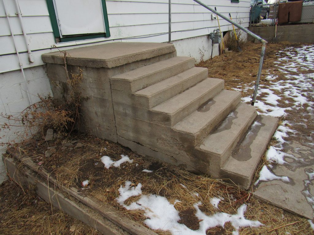 concrete landing without railing cause of slip and fall injury