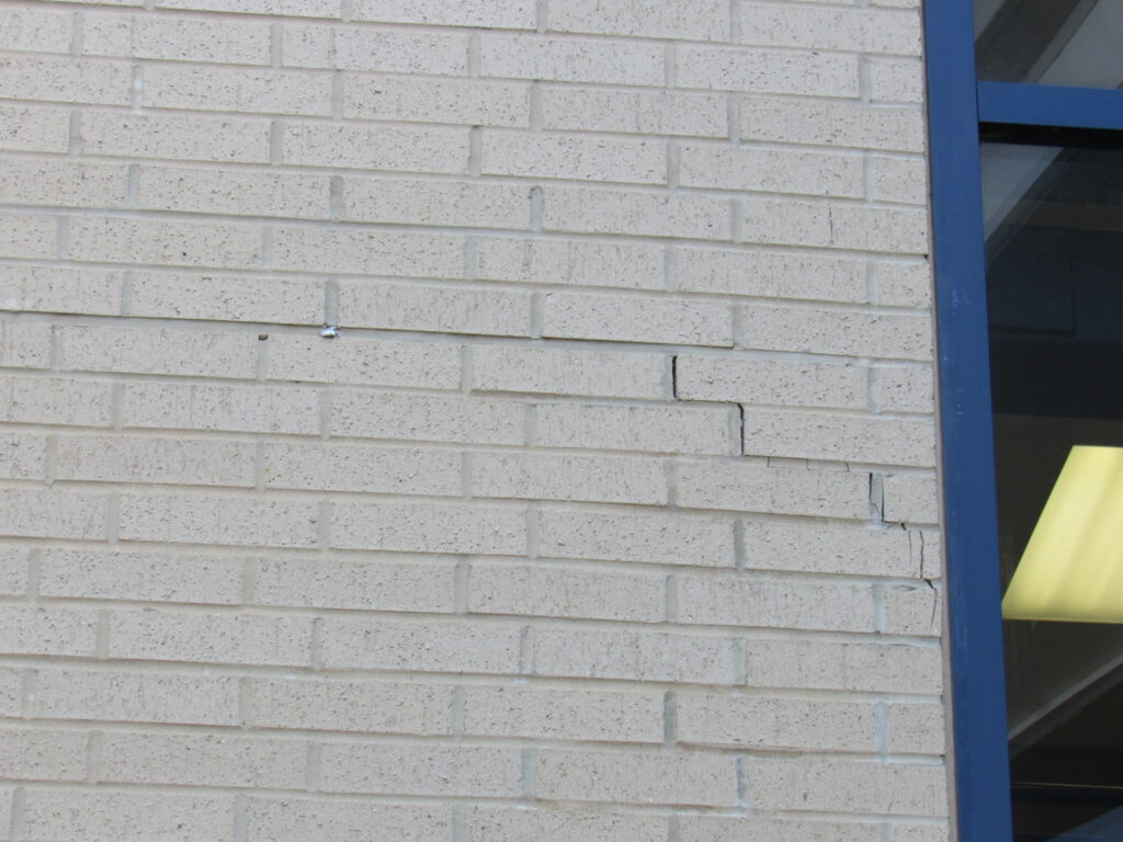 Insufficient brick anchoring cause of cracks